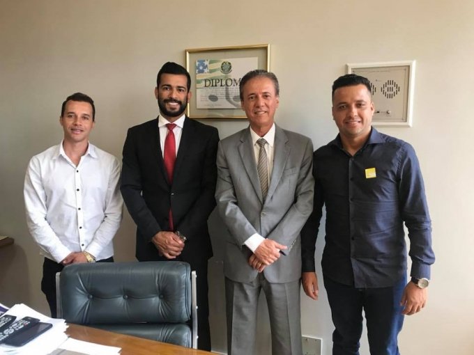 Prefeito SÃ¡vio garante recursos para iluminaÃ§Ã£o do EstÃ¡dio Homero Macedo Gomes