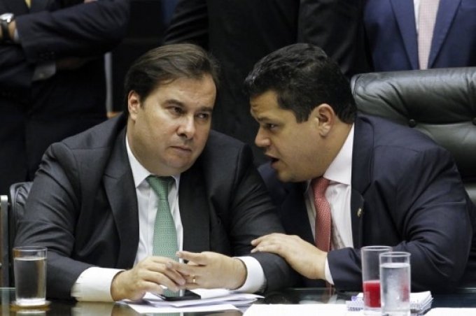 Maia e Alcolumbre jÃ¡ admitem adiamento de eleiÃ§Ãµes municipais