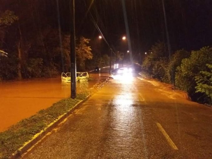 Trechos de pistas cedem entre Rialma e Ceres; Prefeitura deve declarar estado de calamidade