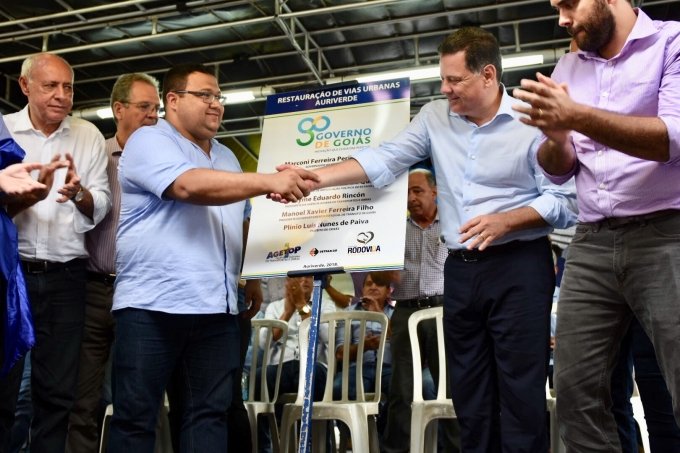 PlÃ­nio e Marconi entregam obras no distrito de  Auriverde