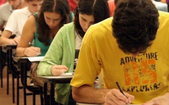 Crise do Enem aumenta e credibilidade da prova fica em risco: notas do 1Âº dia tambÃ©m tÃªm erro