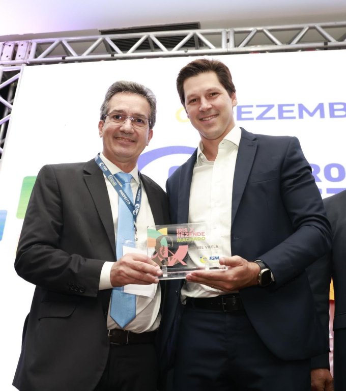 Daniel Villela recebe prêmio Iris Resende Machado no Encontro Anual de Gestores