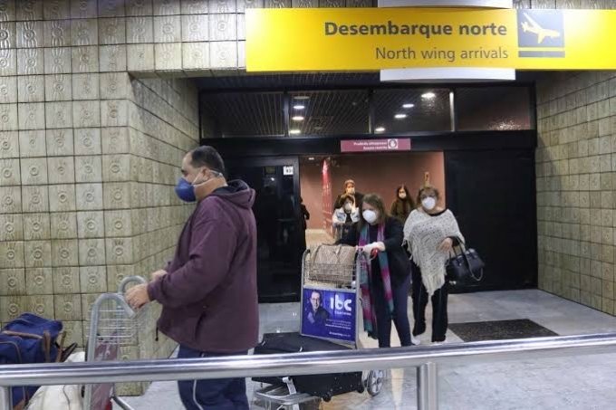 Europa proÃ­be brasileiros de entrar na regiÃ£o