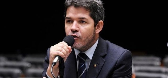 Delegado admite que foi 'gado de Bolsonaro' e diz: 'Ajudei a criar esse monstro e vou ajudar a matar'