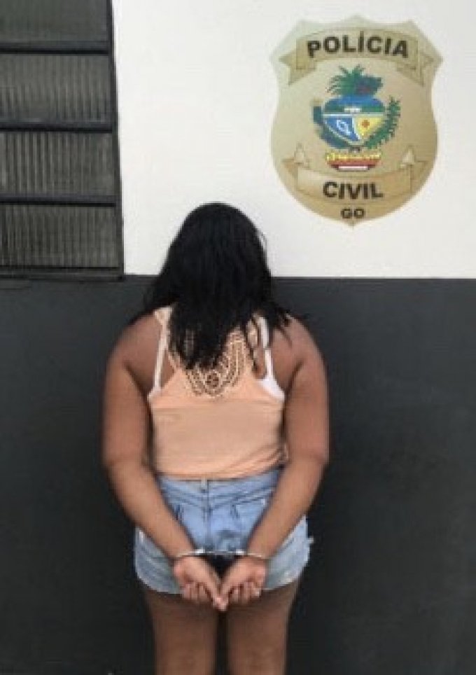Em CrixÃ¡s, presa mulher que mandou rosquinhas recheadas com crack para companheiro no presÃ­dio