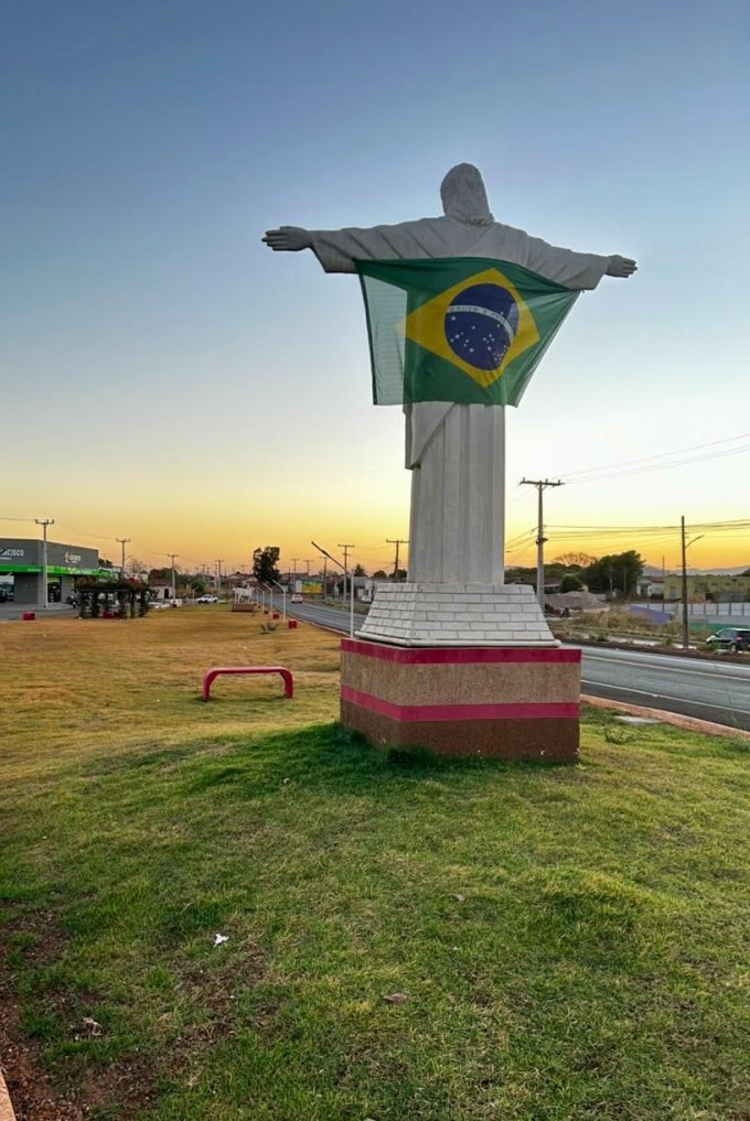 PORANGATU HOMENAGEIA EMPRESÁRIO IVAN MOREIRA COM NOME DE PRAÇA