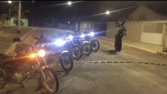 Em CrixÃ¡s, motoqueiros tocam o terror no Distrito de Auriverde