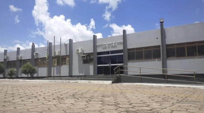 Prefeito de Crixás sanciona lei de auxílio-alimentação no valor de R$ 1.500 e salário de R$ 8.840 para vereadores