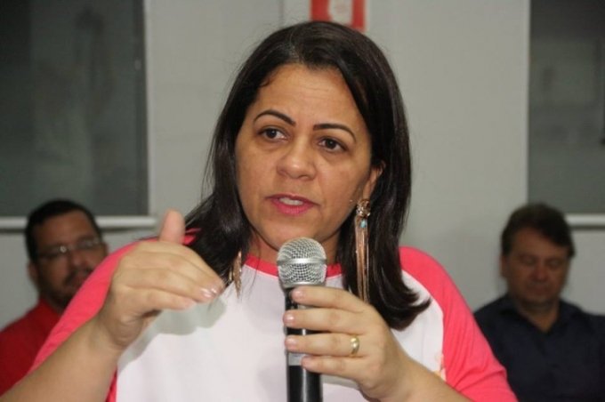 Ex-prefeita de UruaÃ§u tem bens bloqueados por contrataÃ§Ã£o superfaturada de veÃ­culos