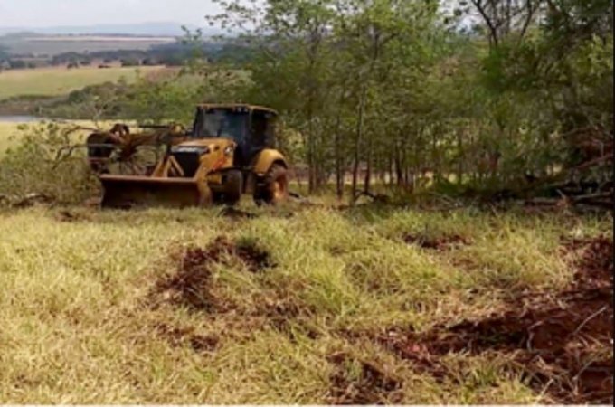 Prefeito de SÃ£o PatrÃ­cio Ã© proibido de usar maquinÃ¡rio pÃºblico em sua fazenda
