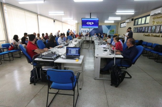 Escolas estaduais deverÃ£o adotar regime especial de aulas nÃ£o presenciais