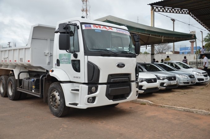 Prefeitura adquire um CaminhÃ£o Truck e trÃªs veÃ­culos para atender a populaÃ§Ã£o de Campos Verdes