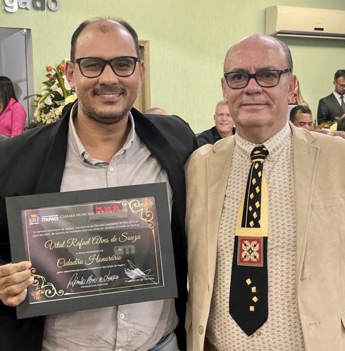 Comunicador Vital Rafael recebe título de cidadão Itapacino em emocionante cerimônia na Câmara Municipal