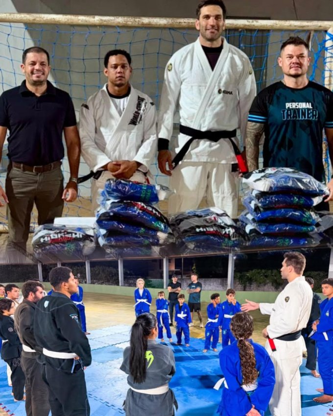 INSTITUTO CONSTRUINDO CAMPEÕES PROMOVE SEMINÁRIO DE JIU-JITSU EM CRIXÁS