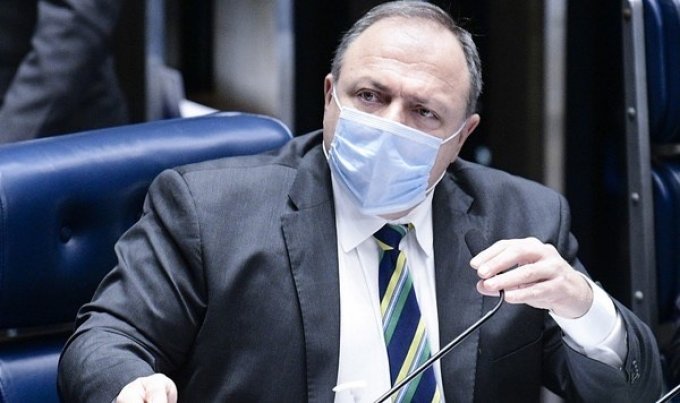 Prefeitos pedem saÃ­da de Pazuello apÃ³s terem de suspender vacinaÃ§Ã£o