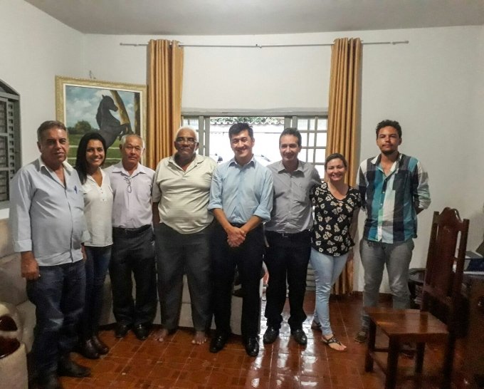 Prefeito recebe possÃ­veis investidores para a Ã¡rea da mineraÃ§Ã£o de esmeraldas