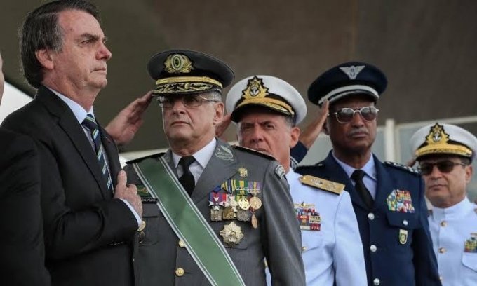 Ala militar se vÃª traÃ­da e discute se segue com Bolsonaro