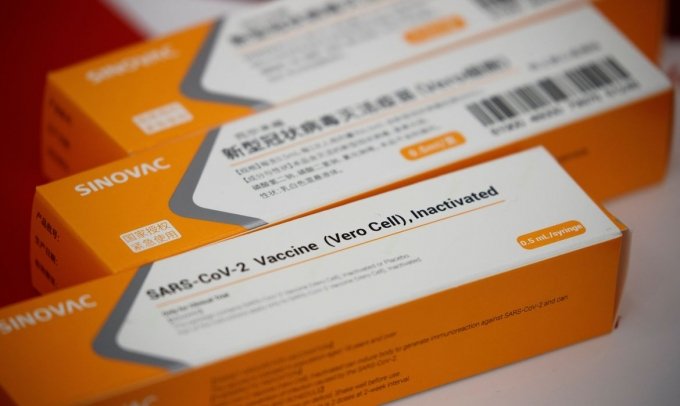 CoronaVac tem 78% de eficÃ¡cia em casos leves e 100% em moderados e graves, diz Instituto Butantan