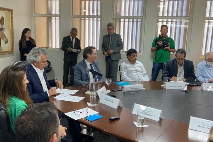 FGM participa de assinatura do aditivo de contrato entre Saneago e BRK