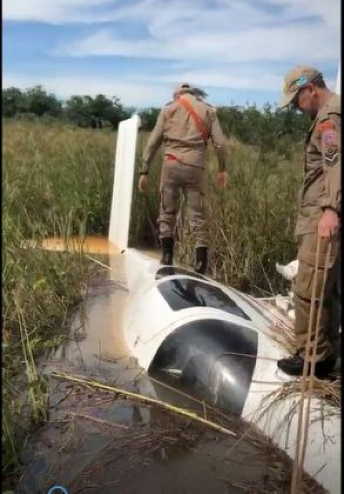 PolÃ­cia apura queda de aviÃ£o em NaviraÃ­ em que piloto de CrixÃ¡s foi abandonado morto