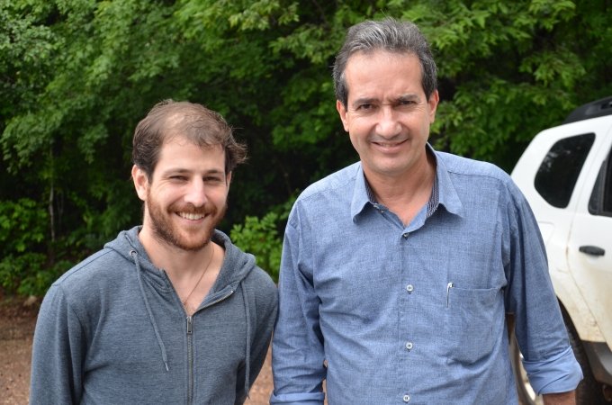 Prefeito de Campos Verdes recebe visita do cineasta Henrique Borela