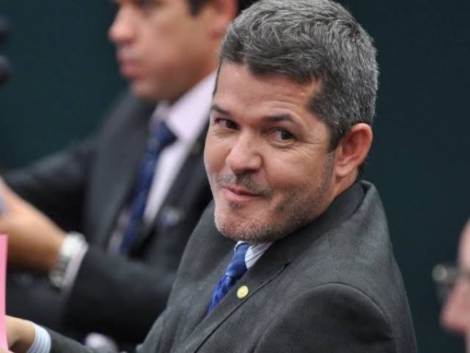 Virada do delegado Waldir empolga os prefeitos que pregam o voto útil