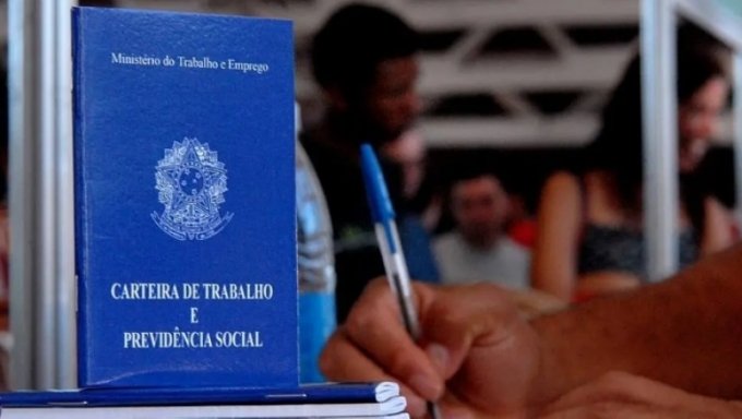 Com crise, renda do trabalhador chegou a cair atÃ© 16% em cinco anos